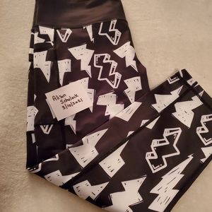 EUC CVG XL Thunderstruck Capris